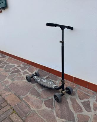 Monopattino a 4 ruote flottanti