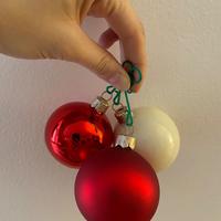 Palline di Natale rosse e bianche