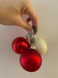 Palline di Natale rosse e bianche