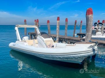 Gommone RIB 700 del 2024, com Yamaha 225