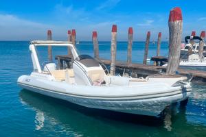 Gommone RIB 700 del 2024, com Yamaha 225