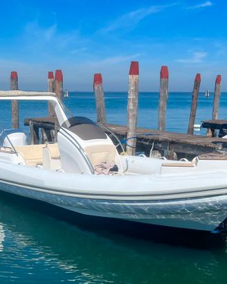 Gommone RIB 700 del 2024, com Yamaha 225