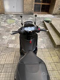 Piaggio Beverly 350 Police – Nero – 2019