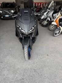 Yamaha Tmax 560 anno ' 25 icon black 