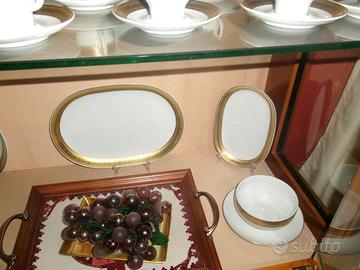 Servizio  completo di piatti