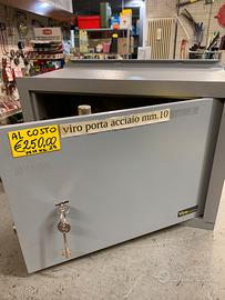 Cassaforte viro chiave cm.49/36/25 peso kg.29