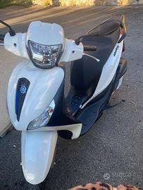 Scooter Piaggio medley 200