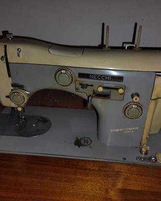 macchina da cucire necchi