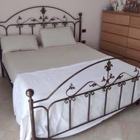 Letto matrimoniale in ferro battuto 
