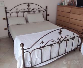 Letto matrimoniale in ferro battuto 