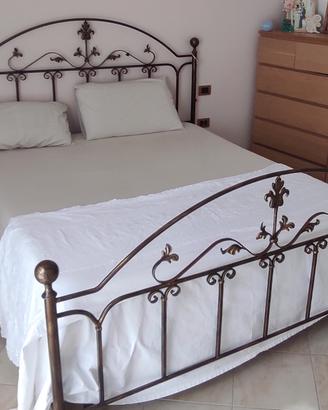 Letto matrimoniale in ferro battuto 