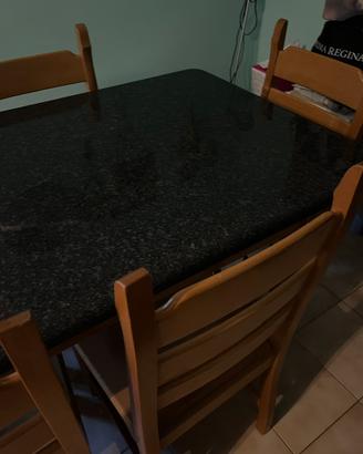 Tavolo piu sedie