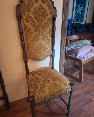 Coppia di sedie  in legno stile classico