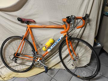 Bici da corsa com cambio al manubrio 