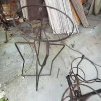 Porta vasi in metallo