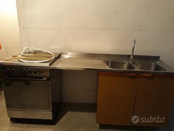 Mobili e forno cucina