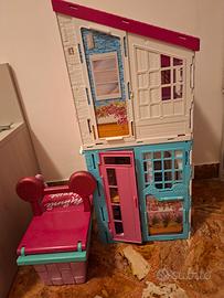 Casa delle Barbie  con 11 barbie o simili 