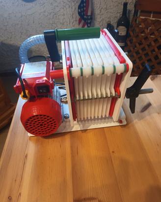 Pompa per filtrare il vino