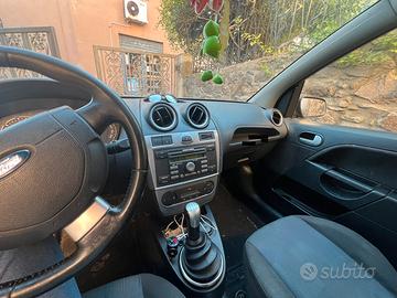 Ford Fiesta 1.2 Ghia 75 CV OK NEOPATENTATI