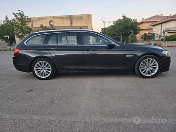 BMW 525d xDrive Touring Luxury – 218 CV