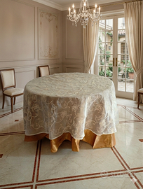 Tovaglia organza con fiori in macramè