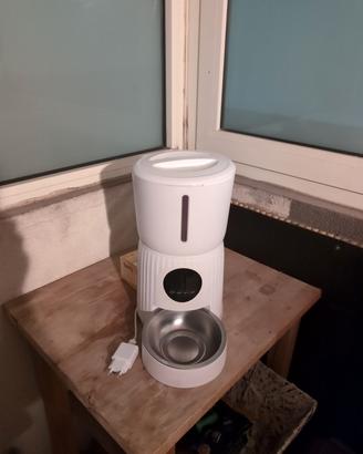 distributore automatico crocchette