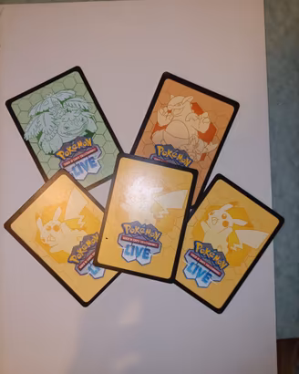 Carte collezionabili Pokemon conservata in custodi