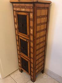 Mobiletto a colonna in giunco e bambù