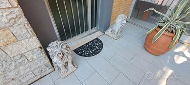Coppia leoni cemento
