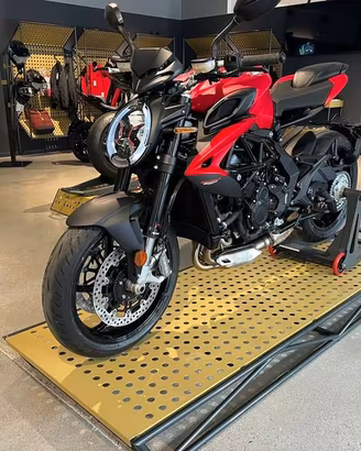 MV Agusta Brutale 800 NUOVA My26 - 5 anni gar...