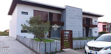 VILLA A SCHIERA A CASTELBELFORTE