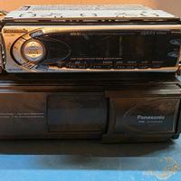 Autoradio vintage con caricatore di CD
