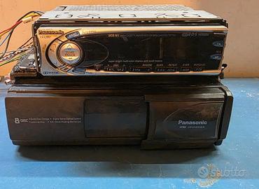 Autoradio vintage con caricatore di CD