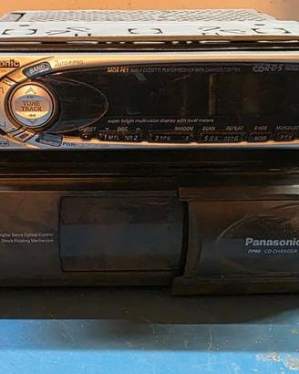 Autoradio vintage con caricatore di CD