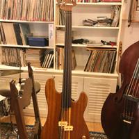 Basso elettrico fretless di liuteria (Poniz 1980)