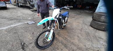 MOTOCROSS