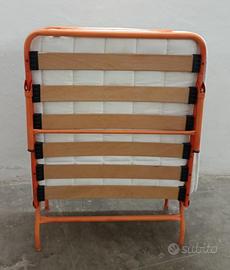 Lettino pieghevole con materasso