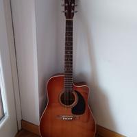 Chitarra acustica amplificata