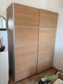 Armadio PAX con ante scorrevoli effetto rovere