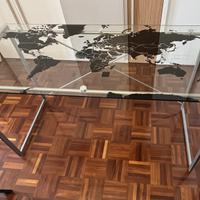 Scrivania in vetro e alluminio