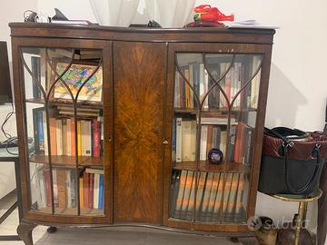 Vetrina antiquariato