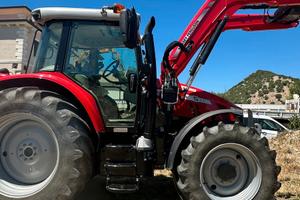 Trattore Massey Ferguson S 5712 Dyna-4