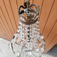 Lampadario da soffitto antico con gemme decorate