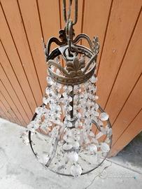 Lampadario da soffitto antico con gemme decorate