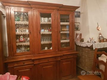 Sala completa in legno massiccio