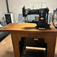 Macchina da cucire Pfaff con mobile Levi’s
