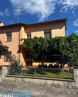 Casa indipendente di 177 m² con 3 locali e box aut
