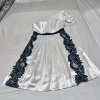 Self Potrait vestito