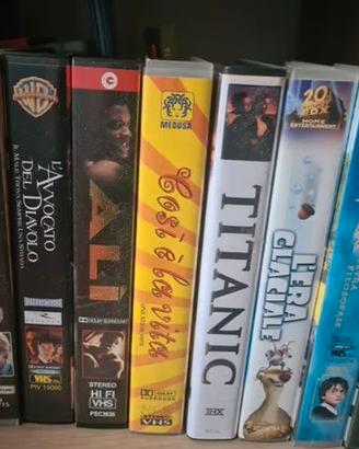 9 videocassette VHS originali da collezione