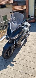 Yamaha max 400 momo design 